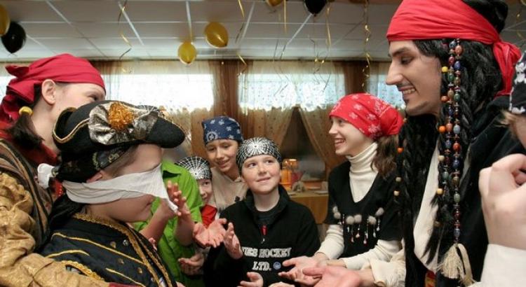 Idea for a children's birthday - a pirate party. A pirate-themed birthday party for children.